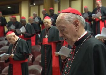 El cardenal Cipriani, en el centro de la polémica por acusaciones de abuso y su presencia en el Vaticano