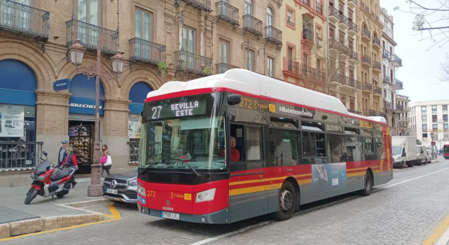 Un accidente de Tussam deja a 3 heridas en Sevilla