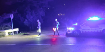 Un fallecido y 15 personas heridas por la caída de un muro sobre un tren en Barcelona