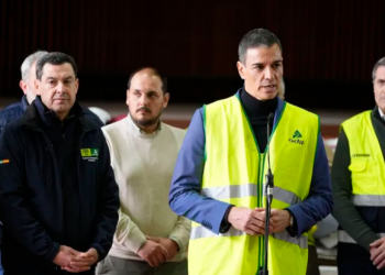 Pedro Sánchez y Juanma Moreno acuerdan celebrar un homenaje de Estado por las víctimas el 31 de enero