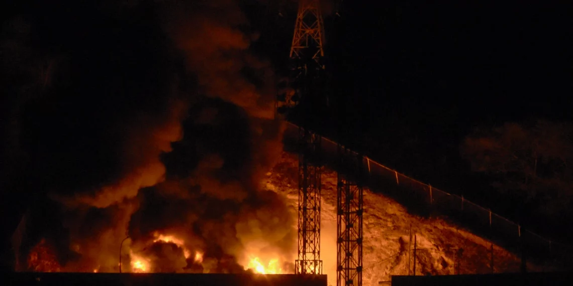 Última hora del ataque de Estados Unidos a Venezuela: bombardeos, víctimas mortales y Maduro