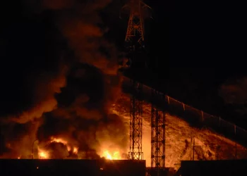 Última hora del ataque de Estados Unidos a Venezuela: bombardeos, víctimas mortales y Maduro