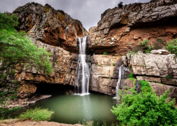 La Cimbarra: cuando la lluvia despierta al gigante de piedra