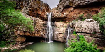 La Cimbarra: cuando la lluvia despierta al gigante de piedra