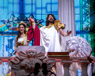 El pregón de Manu Sánchez en el Carnaval de Cádiz: «No, con Franco no se vivía mejor en ningún caso.»