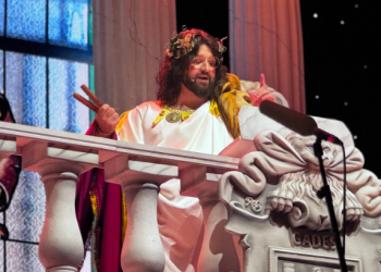 El pregón de Manu Sánchez en el Carnaval de Cádiz: «No, con Franco no se vivía mejor en ningún caso.»