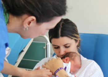 Cerca de 2.000 recién nacidos vacunados en el Hospital Virgen del Rocío