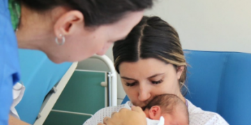 Cerca de 2.000 recién nacidos vacunados en el Hospital Virgen del Rocío