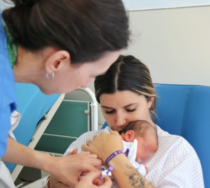 Cerca de 2.000 recién nacidos vacunados en el Hospital Virgen del Rocío