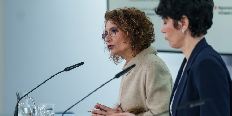 La vicepresidenta primera y ministra de Hacienda, María Jesús Montero, este martes durante la rueda de prensa tras el Consejo de Ministros.
Matias Chiofalo - Europa Press (Europa Press