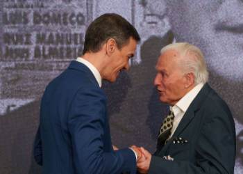 Pedro Sánchez en el homenaje al Pueblo Gitano