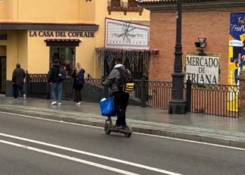 Sevilla aprueba una nueva regulación de patinetes eléctricos: normas clave y entrada en vigor