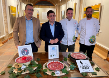 Diputación de Jaén colabora en el III Encuentro Solidario de ALES, con más de 150 cortadores de jamón