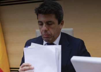 La jueza de la DANA da el primer paso para la posible imputación de Carlos Mazón