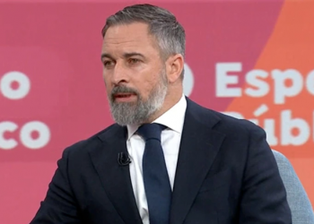 Vox endurece el pulso con el PP y exhibe su crisis interna en Madrid