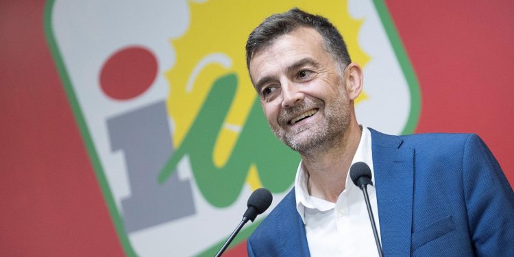 Maíllo plantea prohibir a médicos de la pública trabajar en la privada en Andalucía y abre un nuevo frente electoral