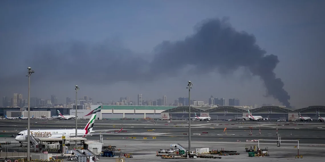 Treinta vecinos de Vélez-Málaga, atrapados en Dubái por la escalada bélica en el Golfo