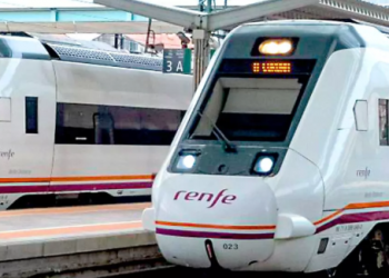 Un tren procedente de Madrid llega con un incendio a Santa Justa, Sevilla