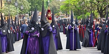 El crecimiento histórico de nazarenos obliga a reorganizar la Semana Santa de Sevilla