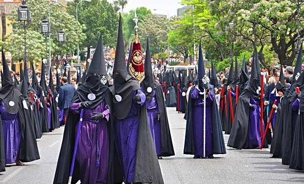 El crecimiento histórico de nazarenos obliga a reorganizar la Semana Santa de Sevilla