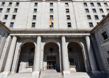 Funcionarios denuncian presiones y manipulación de informes en la trama de renovables investigada en España