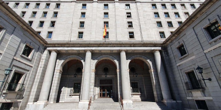 Funcionarios denuncian presiones y manipulación de informes en la trama de renovables investigada en España