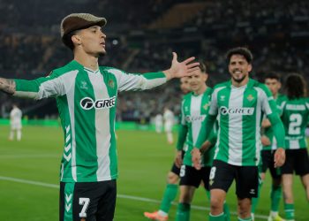 Pellegrini tumba a Benítez y el Betis firma una noche histórica en Europa