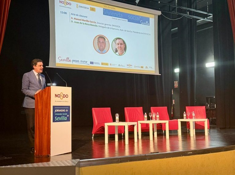 El delegado de Urbanismo del PP clausura las Jornadas de Vivienda Social mientras la crisis de acceso se agrava en Sevilla