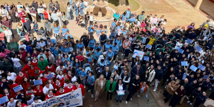 Antequera conmemora el Día Mundial de la Concienciación sobre el Autismo en el Ayuntamiento