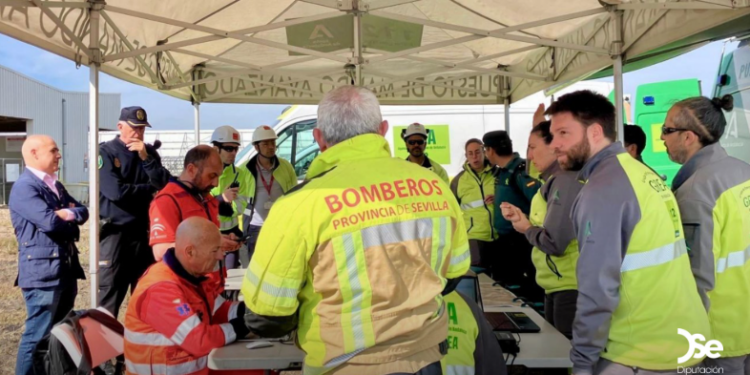 Efectivos de Sanlúcar la Mayor y Santiponce en un simulacro del Plan de Emergencia de Bomberos