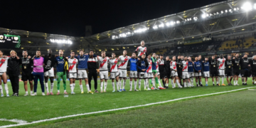 El Rayo Vallecano hace historia en Atenas y se mete en semifinales de Conference League