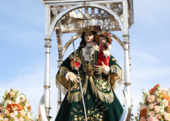Lucena recibe a la Virgen de Araceli tras una multitudinaria romería