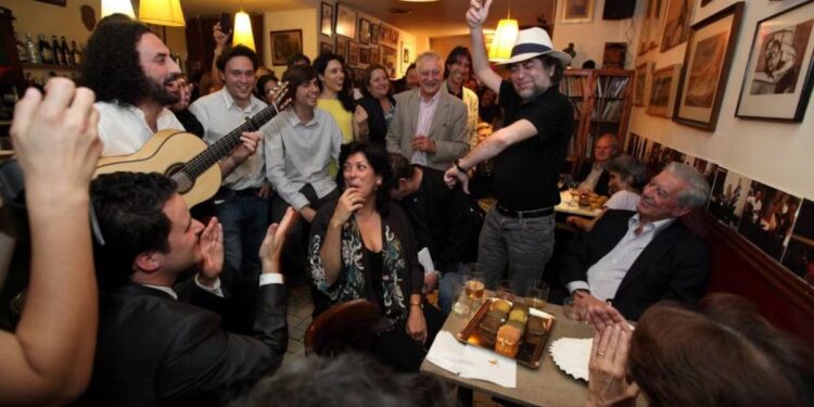 Cierra La Tertulia de Granada, el bar donde la cultura vivió durante más de cuatro décadas