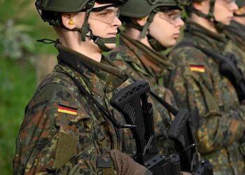Alemania endurece su política militar: los hombres deberán pedir permiso para salir del país más de tres meses