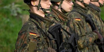 Alemania endurece su política militar: los hombres deberán pedir permiso para salir del país más de tres meses
