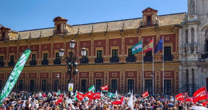 “Negocio en sanidad, más mortalidad”: Manifestaciones en contra de la gestión del Gobierno andaluz Moreno Bonilla,