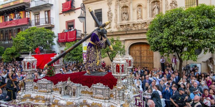 El Jueves Santo en Andalucía: tradición, grandes cofradías y la antesala de la Madrugá