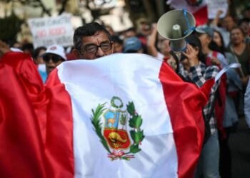 Las elecciones peruanas están marcadas por la polarización, y los candidatos se enfrentarán a una segunda vuelta.