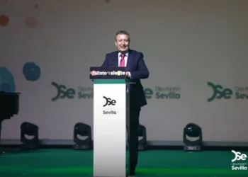 Javier Fernández reivindica el papel de los alcaldes sevillanos y defiende la política local frente a los “tiempos complejos”