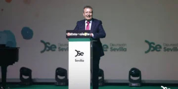 Javier Fernández reivindica el papel de los alcaldes sevillanos y defiende la política local frente a los “tiempos complejos”