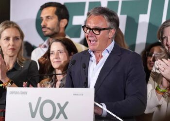 Vox endurece la presión sobre Moreno y avisa: “Si no se habla es imposible llegar a un acuerdo”