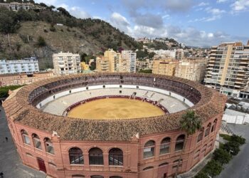 Un juez investiga posibles fallos de seguridad laboral tras la muerte de un trabajador en la plaza de toros de Málaga