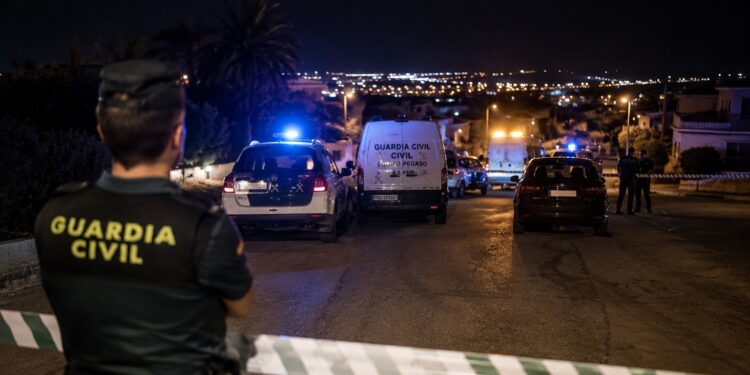 Un joven mata a sus padres y deja cuatro heridos graves en un tiroteo en El Ejido