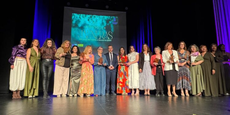 Jaén reconoce el compromiso feminista y social con la entrega de los Premios Jaeneras