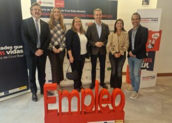 La II Feria Provincial de Empleo de Cruz Roja en Almería oferta más de 130 puestos de trabajo y supera los 1.100 asistentes