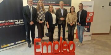 La II Feria Provincial de Empleo de Cruz Roja en Almería oferta más de 130 puestos de trabajo y supera los 1.100 asistentes