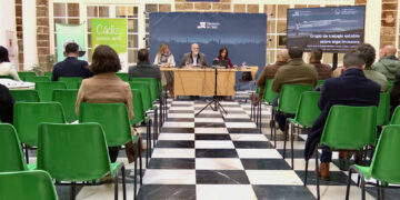 La Diputación de Cádiz eleva hasta los 600.000 euros las ayudas para combatir el alga invasora