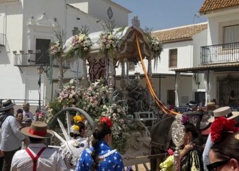 Miles de romeros se aferran a las vísperas más emocionantes antes de la salida de la Virgen del Rocío