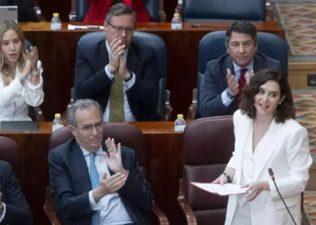 Ocho altos cargos vinculados al PP de Madrid cobran bonos energéticos destinados a familias vulnerables gracias a un vacío legal