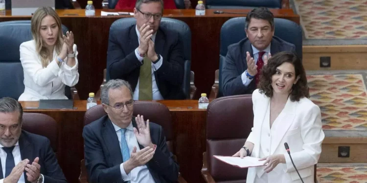 Ocho altos cargos vinculados al PP de Madrid cobran bonos energéticos destinados a familias vulnerables gracias a un vacío legal